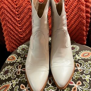 Source Unknown on the brand, Size 8, off white, very nice